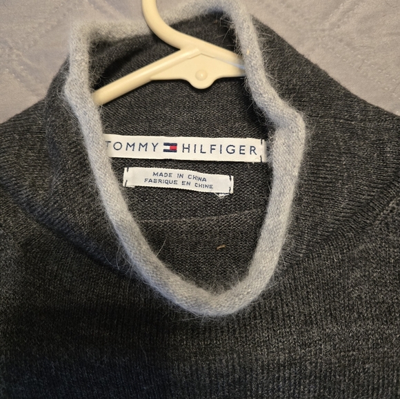 Tommy Hilfiger lambs wool/angora blend hooded sweater set. Petite small. - Picture 5 of 11